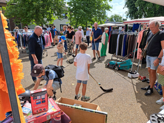 Snuffelmarkt op het plein